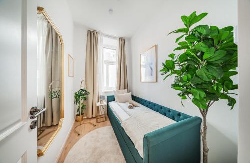 Favoriten Hostel | Budget-Friendly SEVEN Rooms Vienna with Kitchen Amenities