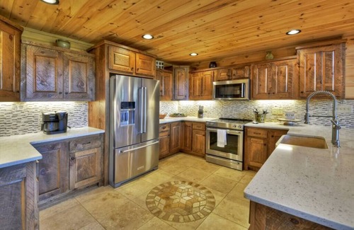 Blue Ridge Cabin | Experience Bliss at Seven's Heaven with Spa & Hot Tub