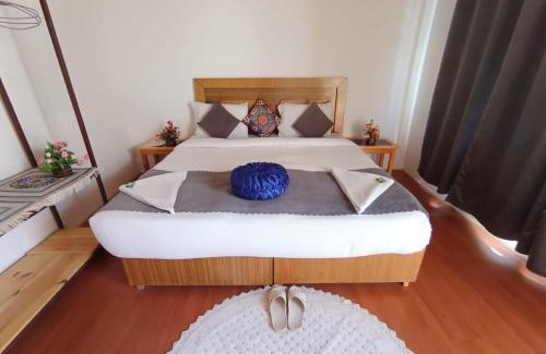 Leh House | Cozy Seven Seas Guest House in Leh - Perfect for Families