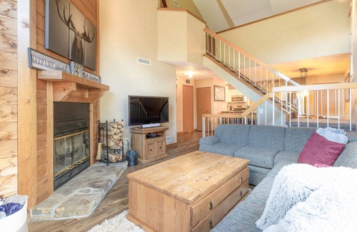 Seven Springs Condo | Spacious Seven Springs Condo with Pool and Breakfast