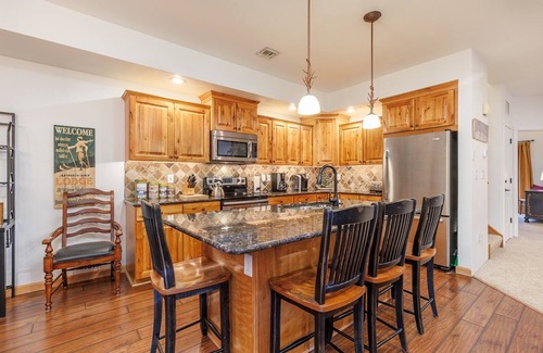 Seven Springs Condo | Experience Seven Springs Woodridge: 4BR Condo with Views