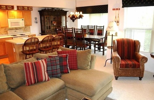 Seven Springs Condo | Experience Mountain Views at Seven Springs Woodridge Condo