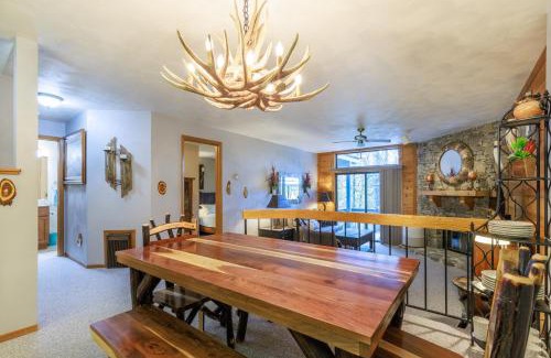 Seven Springs Apartment | Seven Springs Resort 1BR condo, shuttle to slopes! condo