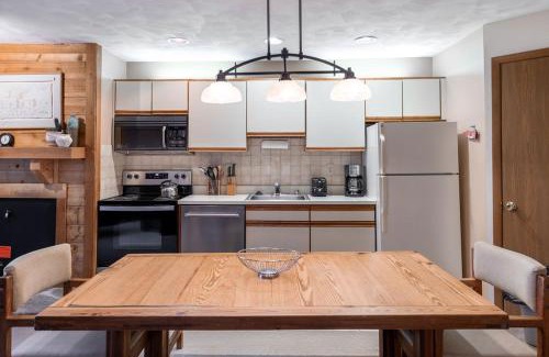 Seven Springs Apartment | Convenient Ski-In Out Condo at Seven Springs Sunridge