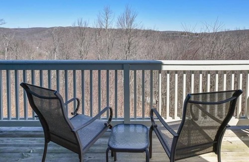 Seven Springs Condo | Relaxing Mountain View Condo with Pool and Kitchen Access