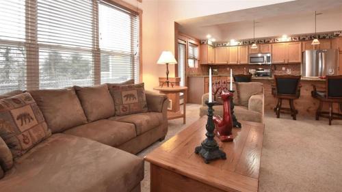 Seven Springs Apartment | Cozy Seven Springs Woodridge 3 Bedroom Condo Near Pool