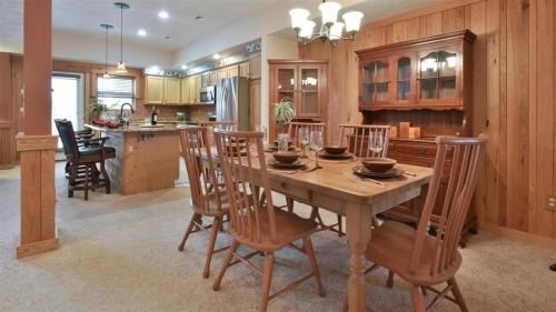 Seven Springs Apartment | Cozy Seven Springs Woodridge 3 Bedroom Condo Near Pool