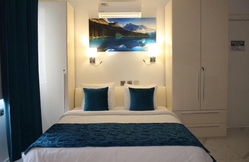 Stari Grad Hotel | Elegant Seven Square Luxury Suites with Hot Tub & Breakfast