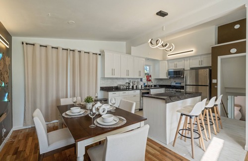 SeaTac House | Discover the Comfort of Seven Star Home Away From Home