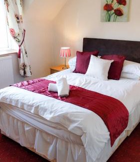 Hay on Wye House | Seven Stars: Family-Friendly Retreat with Pool and Breakfast