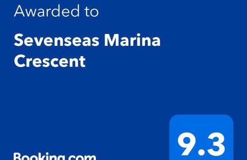 Si Rusa Apartment | Oceanfront Bliss at Sevenseas Marina Crescent - Rated 9/10
