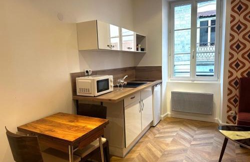 Bourgoin-Jallieu Apartment | Vintage Vibes & Pet Friendly: A Bohemian Retreat