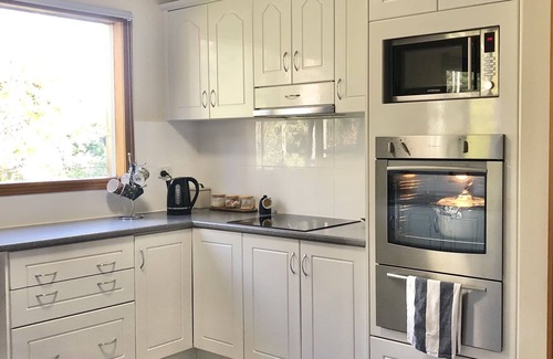 Blackwood House | Tranquil Getaway with Garden Views and Pet-Friendly Amenities