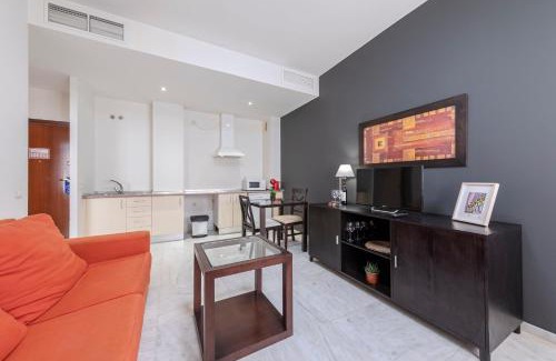 Parque Alcosa Apartment | Inviting SevillaHome: Poolside Retreat with Parking Access