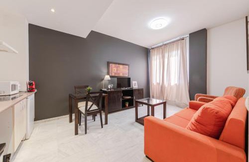 Parque Alcosa Apartment | Inviting SevillaHome: Poolside Retreat with Parking Access