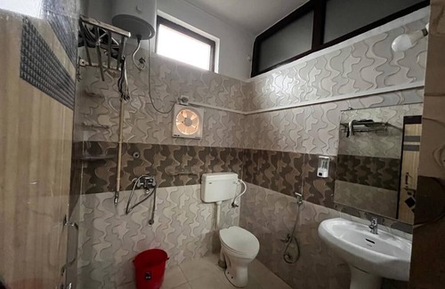Phulpur Hotel | Budget-Friendly Stay at Sewadham Training Centre