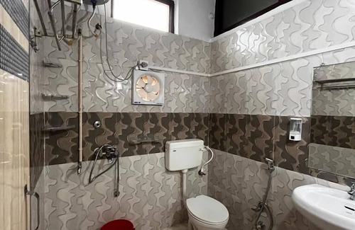 Phulpur Hotel | Budget-Friendly Stay at Sewadham Training Centre