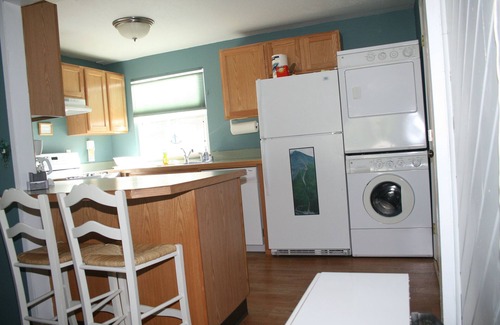 Seward House | Cozy Seward Beachside Bungalow with Spa and Bay Views