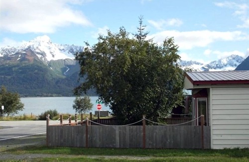 Seward House | Cozy Seward Beachside Bungalow with Spa and Bay Views