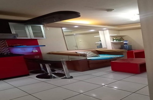 Jakarta Apartment | Discover Comfort at Sewaunitkalcit: Family-Friendly Stay