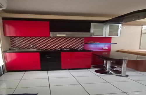 Jakarta Apartment | Discover Comfort at Sewaunitkalcit: Family-Friendly Stay