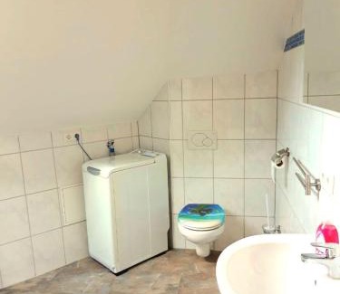 Grossrohrsdorf Apartment | Seyfarthrooms - Großröhrsdorf 2 - zentrale Lage, stilvolle Einrichtung, Blick in den Garten
