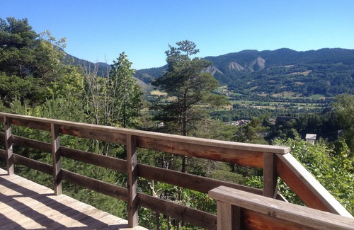 Seyne Ski Chalet | Chalet in Seyne Les Alpes: Family-Friendly with Lake Views