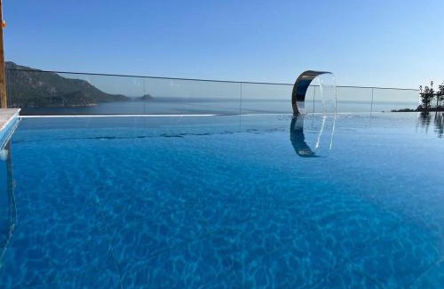Kumluca Hotel | Relax at Seyr-i Mavi Bungalow with Pool and Hot Tub