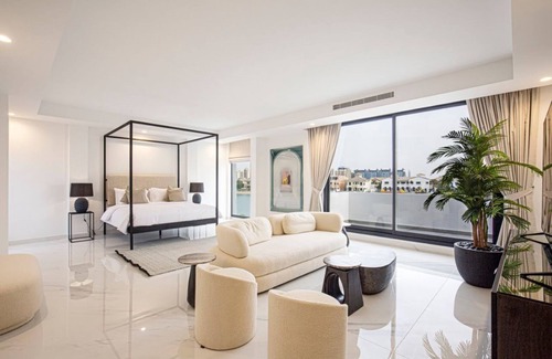 Palm Jumeirah Villa | Spacious Sezavi Villa on Frond L with 8 Bedrooms