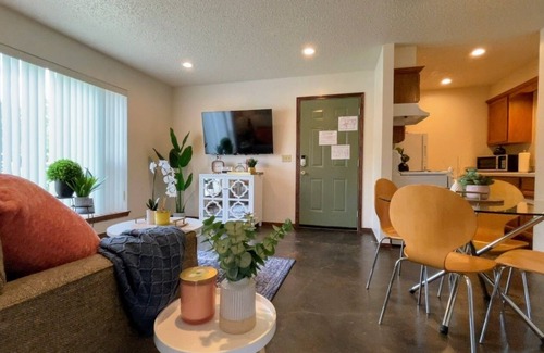 Norman Apartment | Cozy 2-Bedroom Retreat Near OU & Norman Regional Hospital
