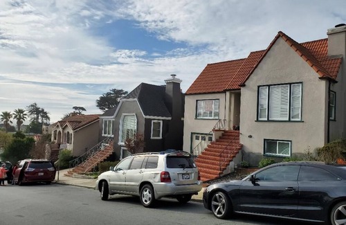 Mount Davidson Manor Apartment | Prime SF Central Stay Near Attractions with Ocean View