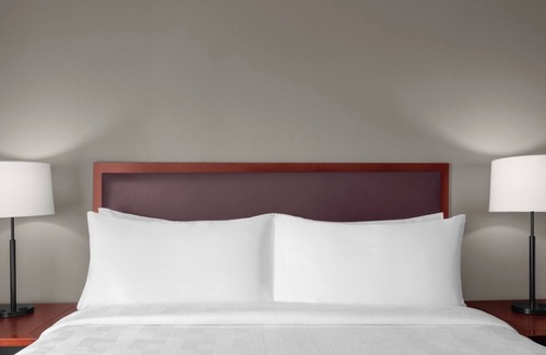 The East Side Hotel | SF Work & Stay – Studio w/Kitchen & Work Desk, Pet-friendly!