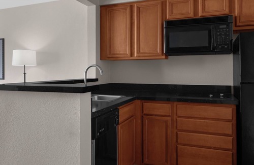 The East Side Hotel | SF Work & Stay – Studio w/Kitchen & Work Desk, Pet-friendly!
