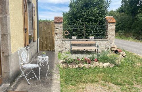 Mailhac-sur-Benaize House | Cozy Country House with Family and Pet-Friendly Amenities