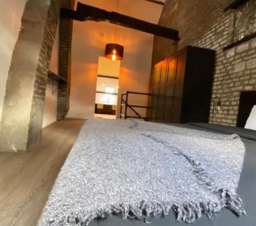 Statenkwartier Apartment | Historic Monumental Haven with Restaurant & Family Comfort