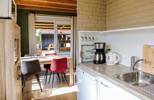 Baarland House | Inviting Bungalow Retreat at Vakantiepark Baarland