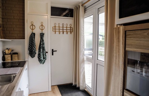 Baarland House | Inviting Bungalow Retreat at Vakantiepark Baarland