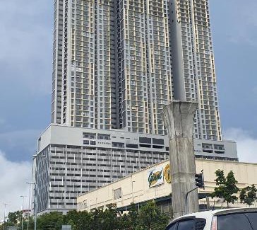 Seri Kembangan Apartment | Experience SFERA ATMOSPHERE MAEPS with Infinity Pool & Netflix