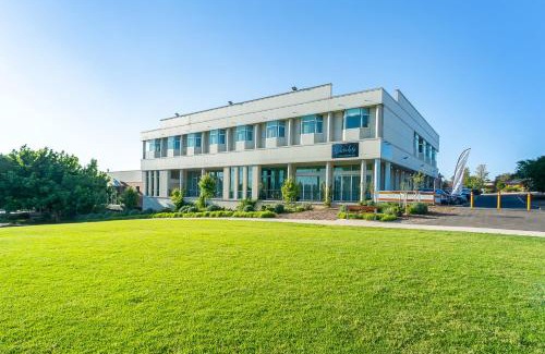 Modbury Hotel | Elegant Sfera's Park Suites & Convention Centre Await You