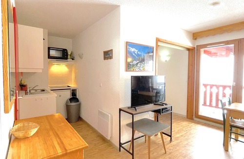 Saint-Francois-Longchamp Apartment | Inviting SFL2 Apartment with WIFI at the Slopes' Base