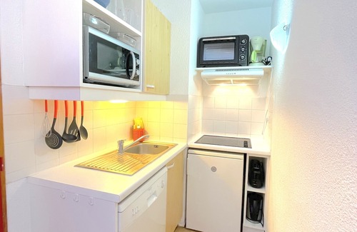 Saint-Francois-Longchamp Apartment | Inviting SFL2 Apartment with WIFI at the Slopes' Base