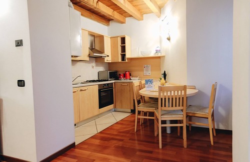 Peschiera del Garda City Centre Apartment | Pet Friendly SG Family - Arilica Loft with Kitchen Amenities
