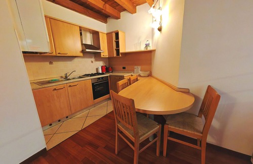 Peschiera del Garda City Centre Apartment | Pet Friendly SG Family - Arilica Loft with Kitchen Amenities
