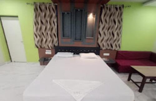Darbhanga House | Family-Friendly SG Palace: A Budget Retreat in Darbhanga
