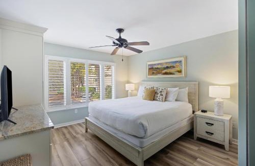 Isle of Palms House | 8A Seagrove Villa: Poolside Retreat with Perfect 10 Rating