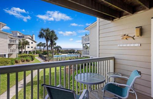 Isle of Palms House | 8A Seagrove Villa: Poolside Retreat with Perfect 10 Rating