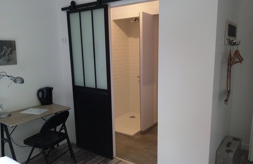 Breuil-Barret House | Cozy Sganarelle Twin Room with Park View and Breakfast