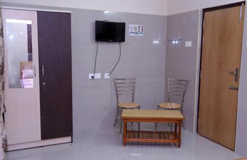 Vellore Hotel | Welcoming SGRT Residency: Family-Friendly with Breakfast