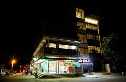 Vellore Hotel | Welcoming SGRT Residency: Family-Friendly with Breakfast
