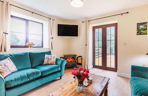 Pennant Melangell House | Pet-Friendly Getaway at Sgubor Fach - Rated 9.6/10